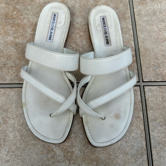 Manolo Blahnik
Susa Flat Leather Sandals - Picture 3 of 15